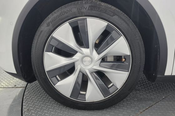 Tesla Model Y Long Range AWD — пробег 126 955 км — фото 5 из 5