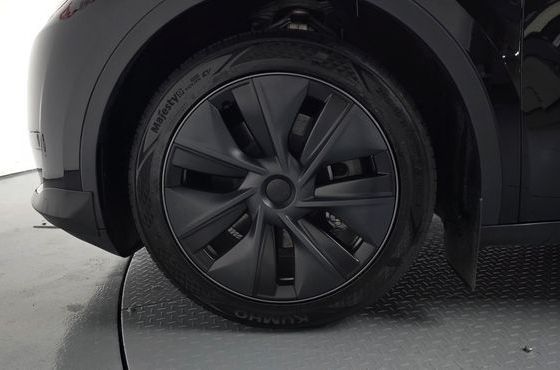 Tesla Model Y RWD — пробег 32 812 км — фото 5 из 5