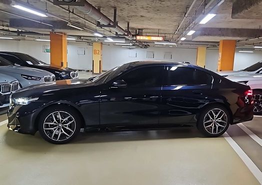BMW 5-Series 520i — пробег 1 км — фото 5 из 5
