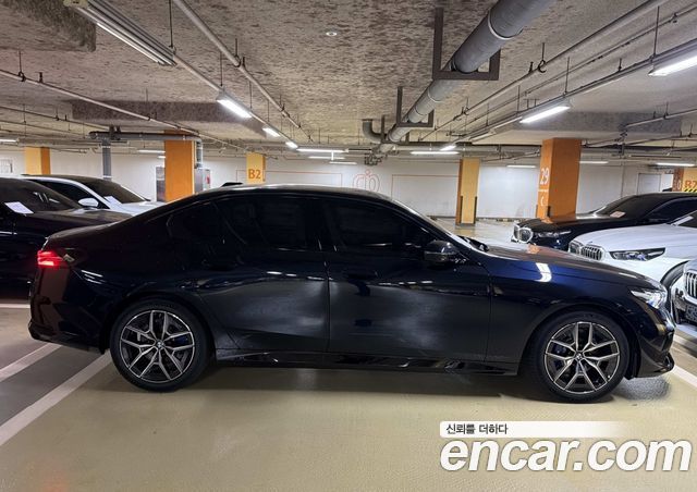 BMW 5-Series 520i — пробег 1 км — фото 4 из 5