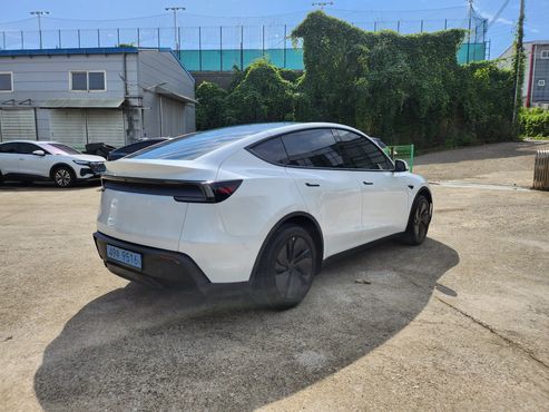 Tesla Model Y Premium RWD — пробег 2 086 км — фото 3 из 5