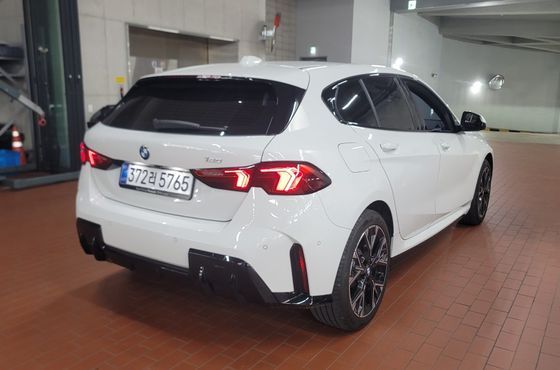 BMW 1-Series 120 M Sport — пробег 4 400 км — фото 3 из 5