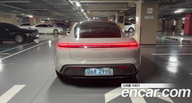 Porsche Taycan 4S — пробег 45 000 км — фото 2 из 5