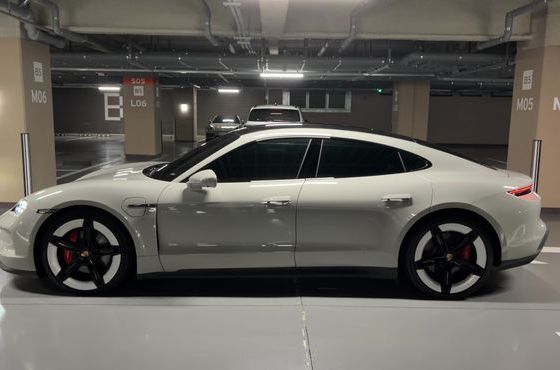 Porsche Taycan 4S — пробег 45 000 км — фото 3 из 5