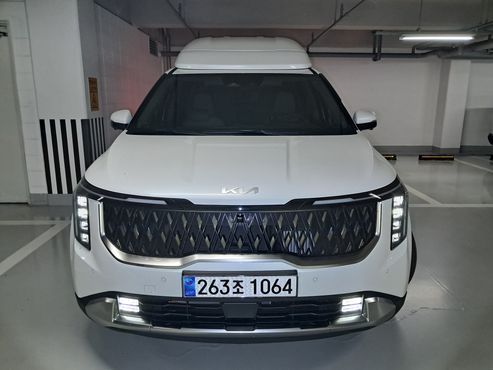 Kia Carnival HEV 7-Seater Hi Limousine Signature — пробег 15 871 км — фото 1 из 5
