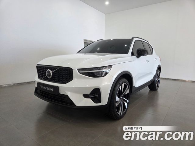 Volvo XC40 B4 Ultra Dark — пробег 226 км — фото 1 из 5