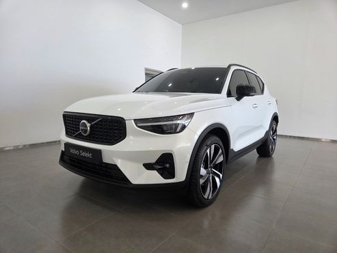 Volvo XC40 B4 Ultra Dark — пробег 226 км — фото 1 из 5