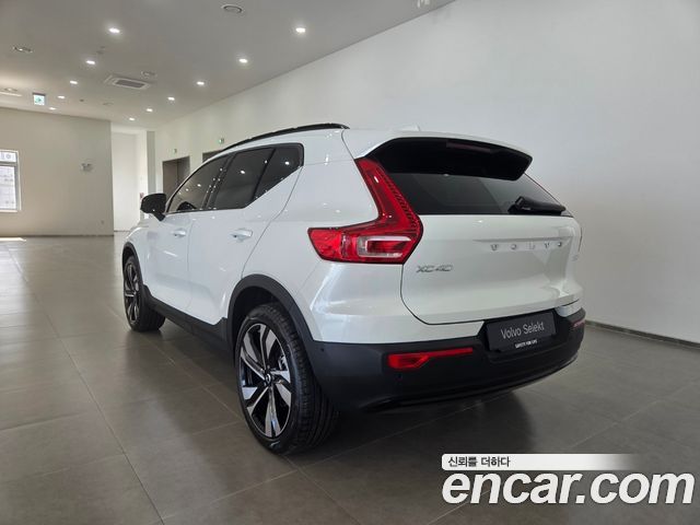 Volvo XC40 B4 Ultra Dark — пробег 226 км — фото 2 из 5