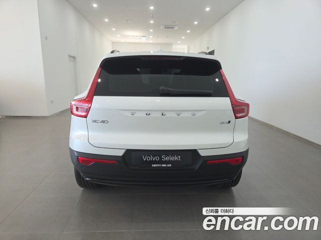 Volvo XC40 B4 Ultra Dark — пробег 226 км — фото 4 из 5