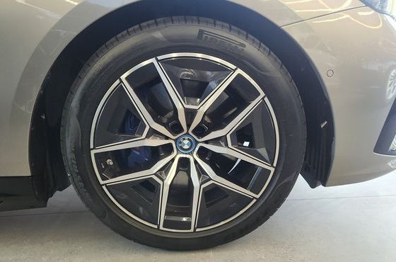 BMW i5 eDrive 40 M Sport — пробег 34 755 км — фото 5 из 5