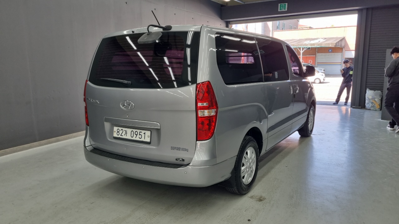 Hyundai Starex 3-Seater LPi VAN Smart — пробег 204 438 км — фото 2 из 5