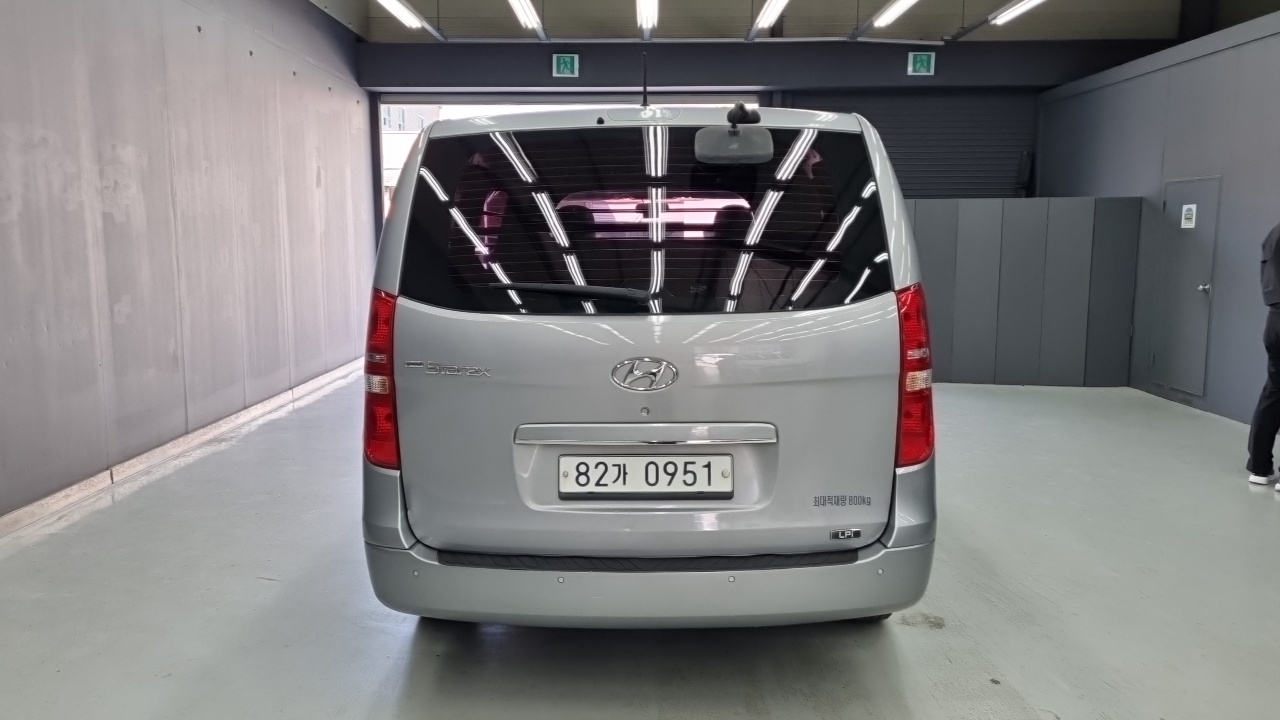 Hyundai Starex 3-Seater LPi VAN Smart — пробег 204 438 км — фото 4 из 5