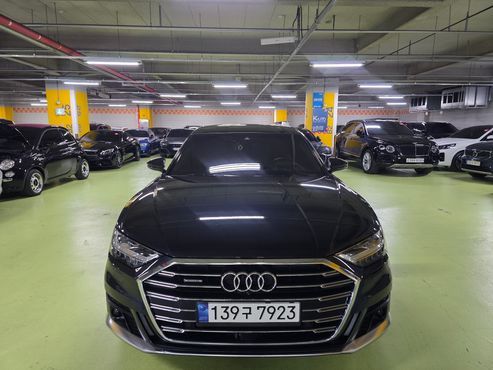 Audi A8 55 TFSI Quattro LWB — пробег 130 000 км — фото 1 из 5