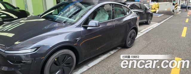 Tesla Model Y Premium RWD — пробег 4 241 км — фото 3 из 5