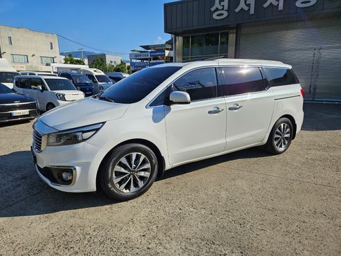 Kia Carnival 9-seater Luxury — пробег 213 356 км — фото 1 из 5