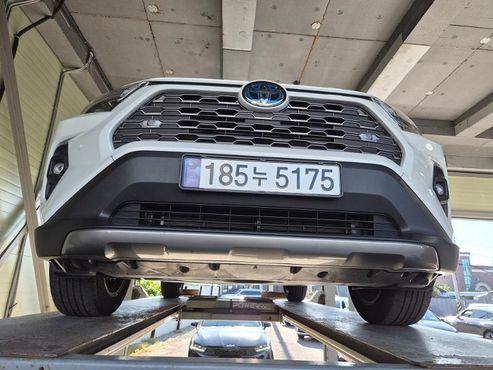 Toyota RAV4 2,5 4WD Hybrid LTD — пробег 14 887 км
