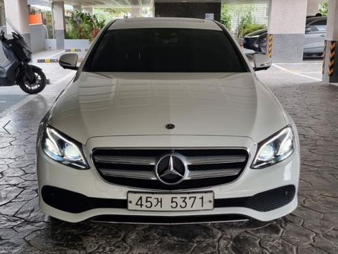 Mercedes-Benz E-Class E300 4MATIC Avnatgarde — пробег 17 860 км — фото 3 из 5