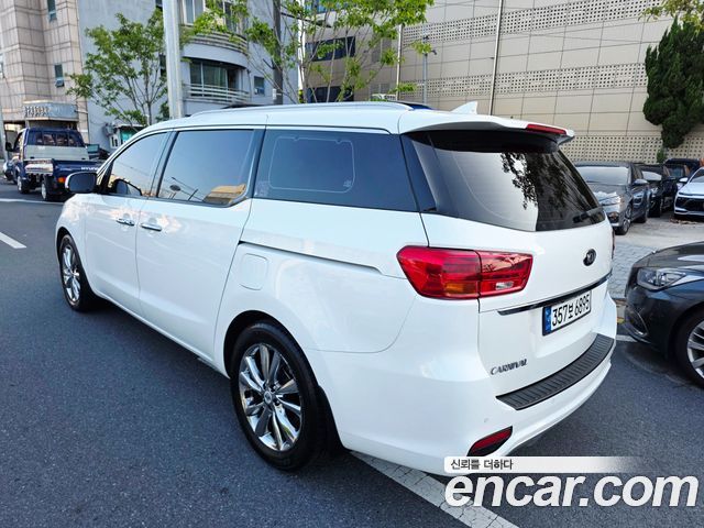 Kia Carnival 9-Seater Noblesse — пробег 177 455 км — фото 3 из 5