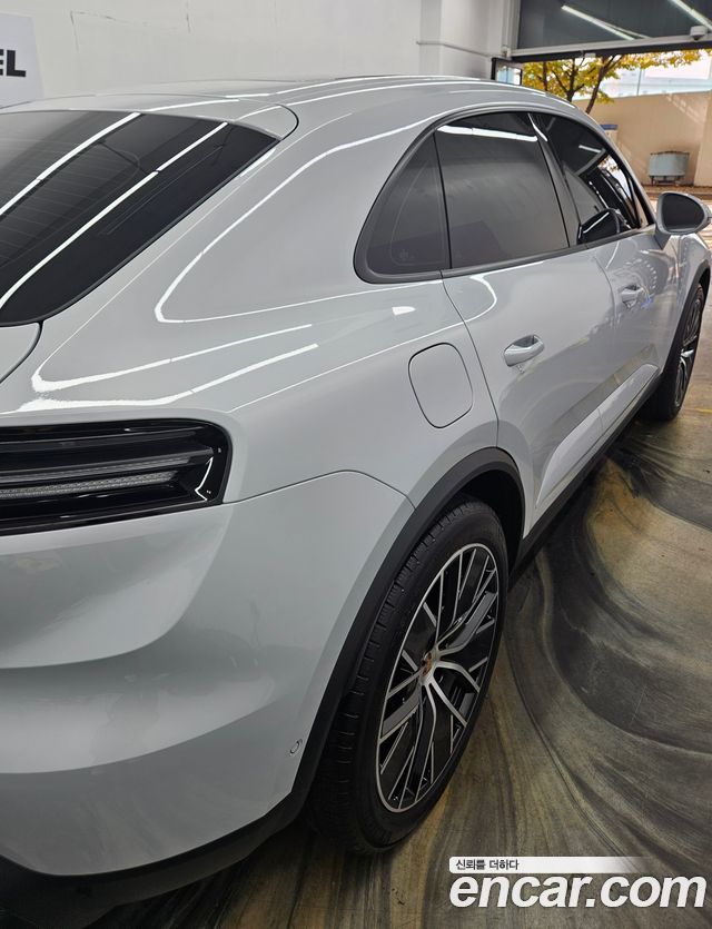 Porsche Macan Base 4 — пробег 17 005 км — фото 2 из 5