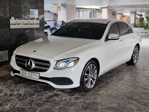Mercedes-Benz E-Class E300 4MATIC Avnatgarde — пробег 17 860 км — фото 2 из 5