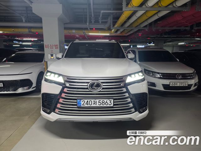 Lexus LX 700h Luxury — пробег 850 км — фото 1 из 5
