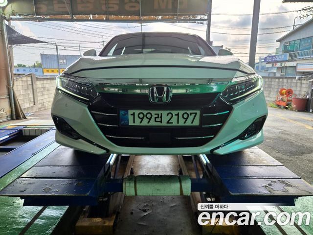Honda Accord 2.0 Hybrid Touring — пробег 54 365 км — фото 1 из 3