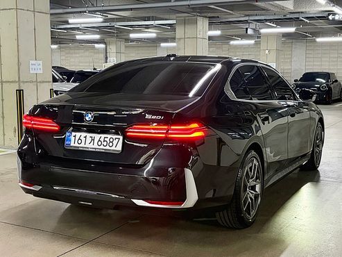 BMW 5-Series 520i — пробег 6 011 км — фото 2 из 5