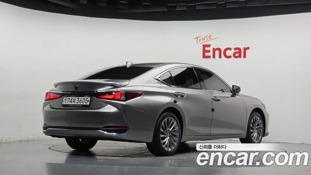 Lexus ES Executive — пробег 40 714 км — фото 2 из 5