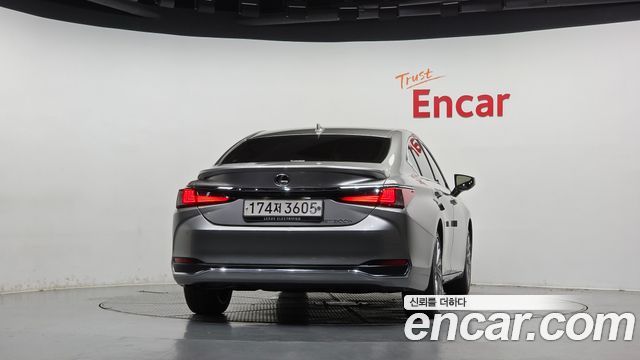 Lexus ES Executive — пробег 40 714 км — фото 4 из 5