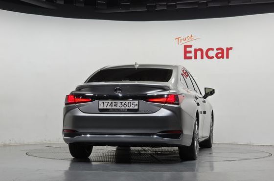 Lexus ES Executive — пробег 40 714 км — фото 4 из 5