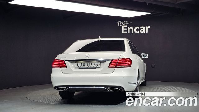Mercedes-Benz E-Class E220 Bluetec Avantgarde — пробег 133 463 км — фото 4 из 5