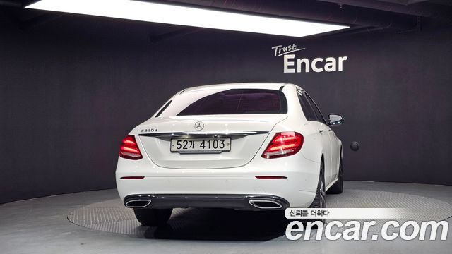 Mercedes-Benz E-Class из Кореи Encar