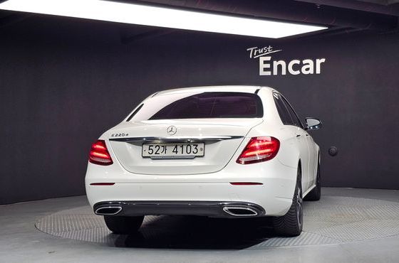 Mercedes-Benz E-Class E220d Avantgarde — пробег 163 233 км — фото 4 из 5