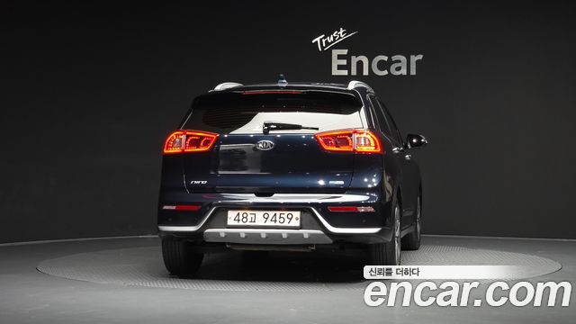 Kia Niro Prestige — пробег 128 666 км — фото 4 из 5