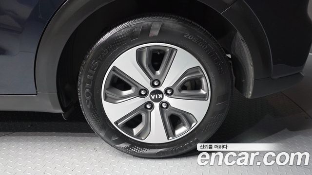 Kia Niro Prestige — пробег 128 666 км — фото 5 из 5