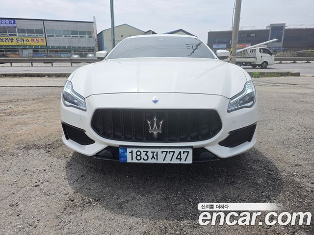 Maserati Quattroporte S Q4 3.0 V6 Gransport — пробег 74 000 км — фото 1 из 5