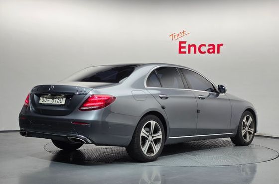 Mercedes-Benz E-Class E300 4MATIC Avnatgarde — пробег 81 259 км — фото 2 из 5