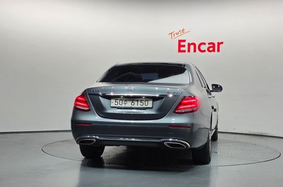 Mercedes-Benz E-Class E300 4MATIC Avnatgarde — пробег 81 259 км — фото 4 из 5