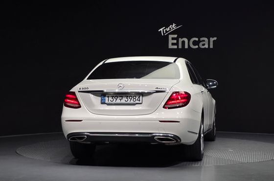 Mercedes-Benz E-Class E300 4MATIC Exclusive — пробег 47 044 км — фото 4 из 5