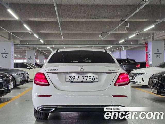 Mercedes-Benz E-Class E220d 4MATIC Avantgarde — пробег 141 382 км — фото 3 из 5