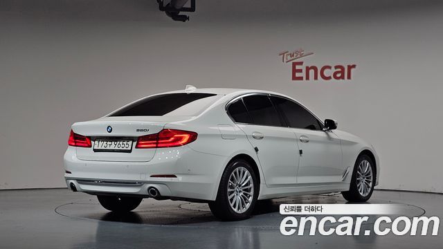 BMW 5-Series 520i Luxury — пробег 85 000 км — фото 2 из 5