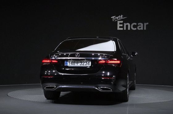 Mercedes-Benz E-Class E220d 4MATIC AMG Line — пробег 73 552 км — фото 4 из 5
