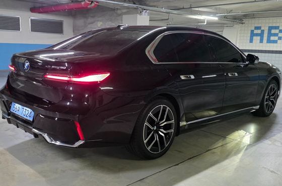 BMW i7 eDrive 50 M Sport — пробег 10 298 км — фото 5 из 5