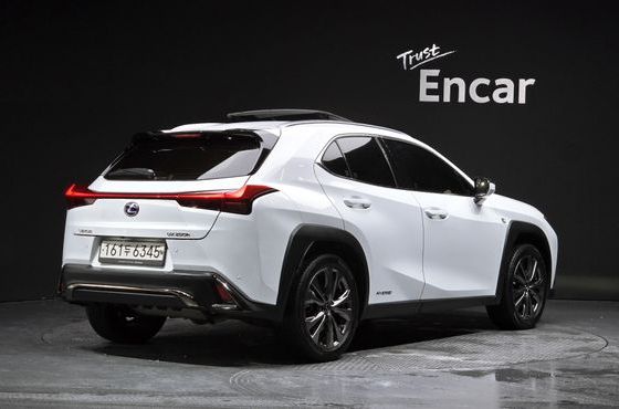 Lexus UX 2.0 F-Sport 2WD — пробег 37 623 км — фото 2 из 5