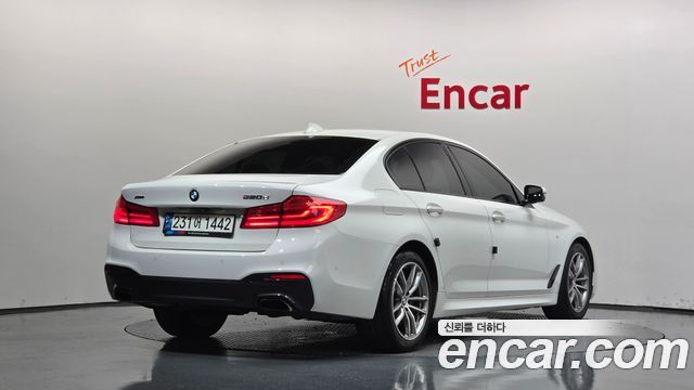 BMW 5-Series 520d M Sport Package Plus — пробег 90 970 км — фото 2 из 5