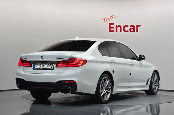 BMW 5-Series 520d M Sport Package Plus — пробег 90 970 км — фото 2 из 5