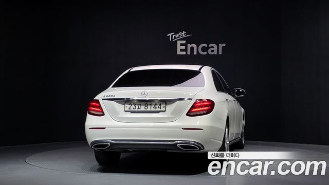 Mercedes-Benz E-Class E220d Avantgarde — пробег 161 368 км — фото 4 из 5
