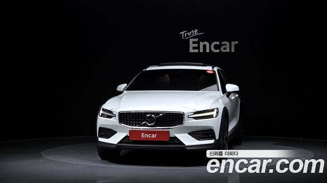 Volvo V60 T5 Pro AWD — пробег 53 100 км — фото 3 из 5