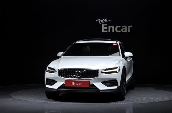 Volvo V60 T5 Pro AWD — пробег 53 100 км — фото 3 из 5