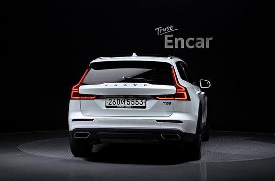 Volvo V60 T5 Pro AWD — пробег 53 100 км — фото 4 из 5